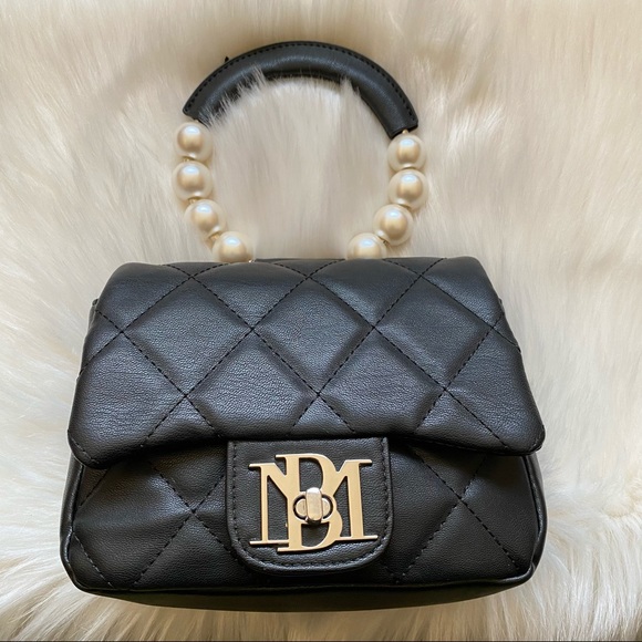 Badgley Mischka Handbags - Badgley Mischka vegan leather black purse